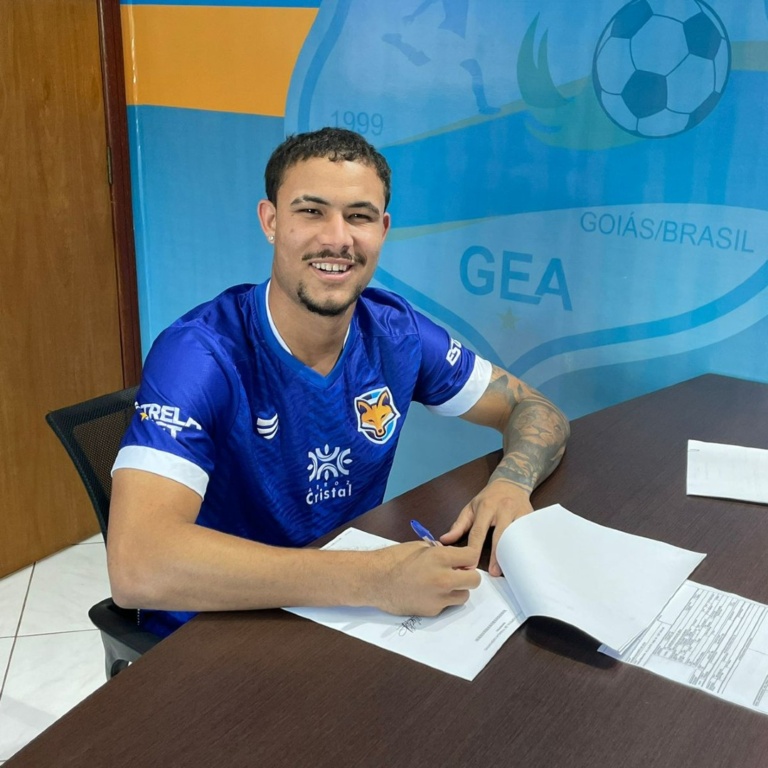 Grêmio Anápolis anuncia a contratação do centroavante Reidiner