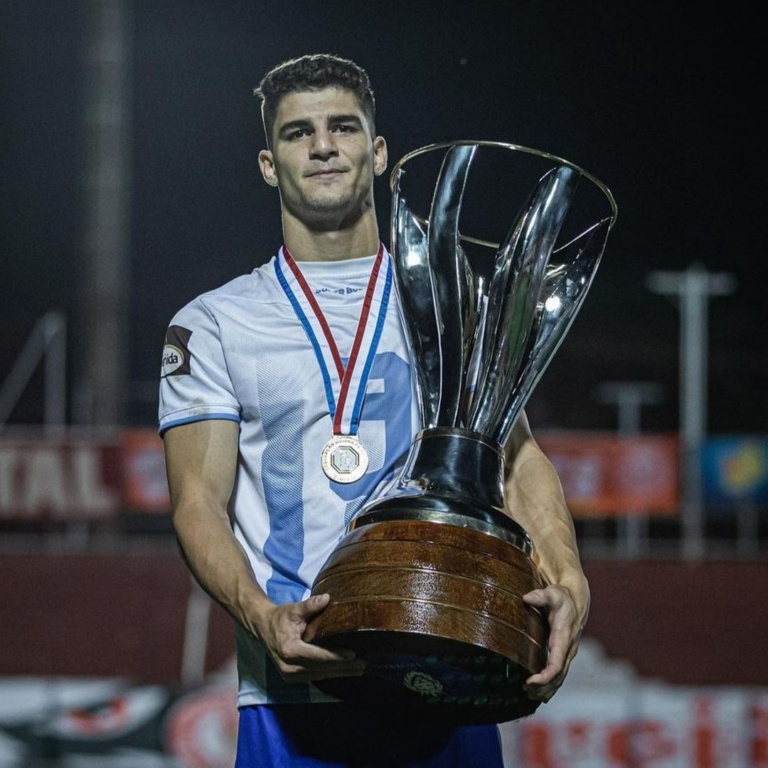 Grêmio Anápolis transfere em definitivo o centroavante Lucão ao Al-Markhiya do Catar