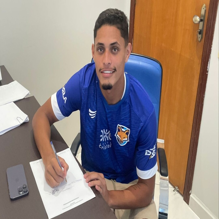 Grêmio Anápolis anuncia a contratação do zagueiro Robinho, sob empréstimo da Aparecidense