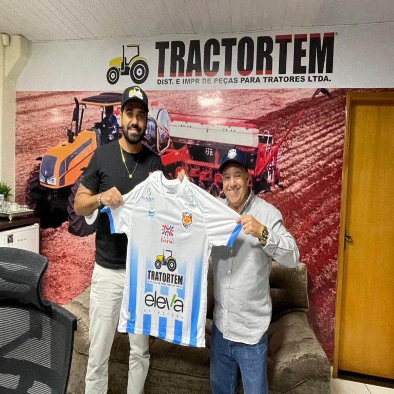 Executivo de futebol do GEA, Muller Meira, visita loja da Tratortem em Goiânia e fortalece parceria