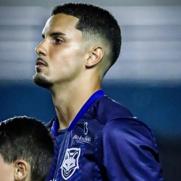 Grêmio Anápolis comunica a saída do lateral-esquerdo Arthur Caldas