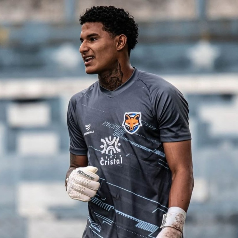 Goleiro Wesley Duarte renova contrato com o Grêmio Anápolis até o final de agosto de 2026