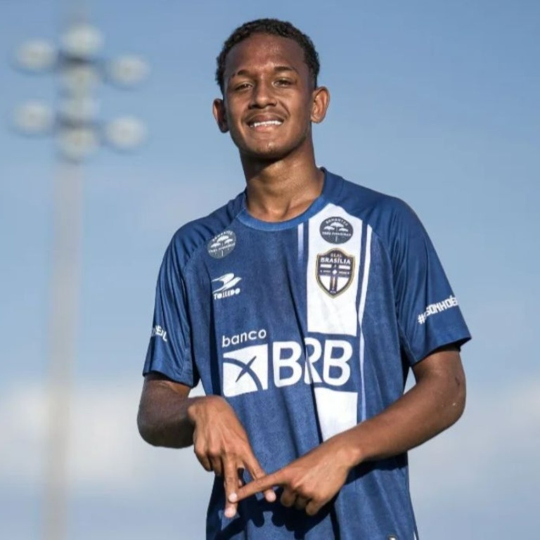 Em estreia no sub-20, Alan Guilherme sofre pênalti, se encarrega da cobrança e marca gol em vitória do Real Brasília