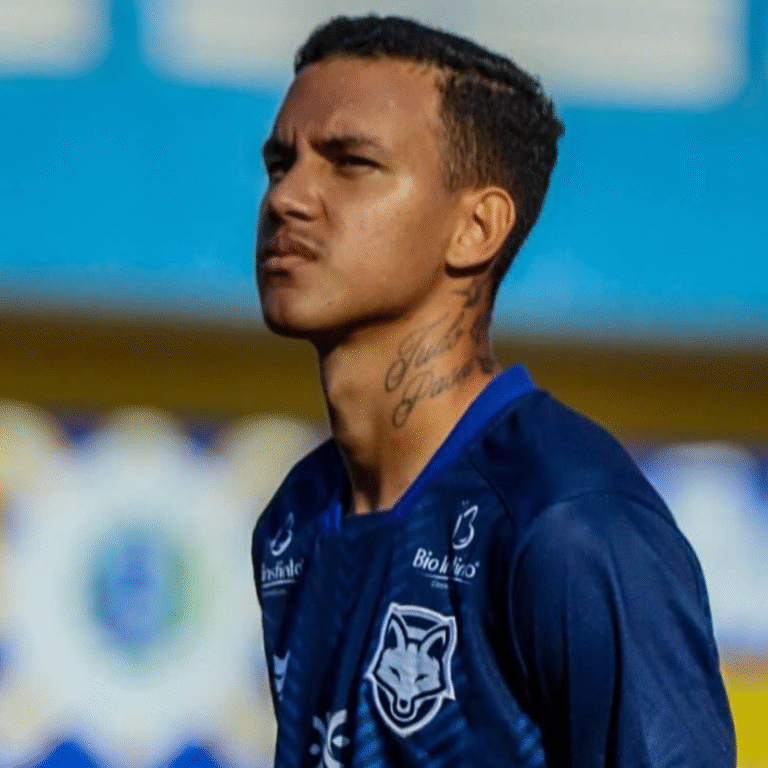 Grêmio Anápolis prorroga contrato do atacante Wellington Oliveira até o final de agosto de 2027