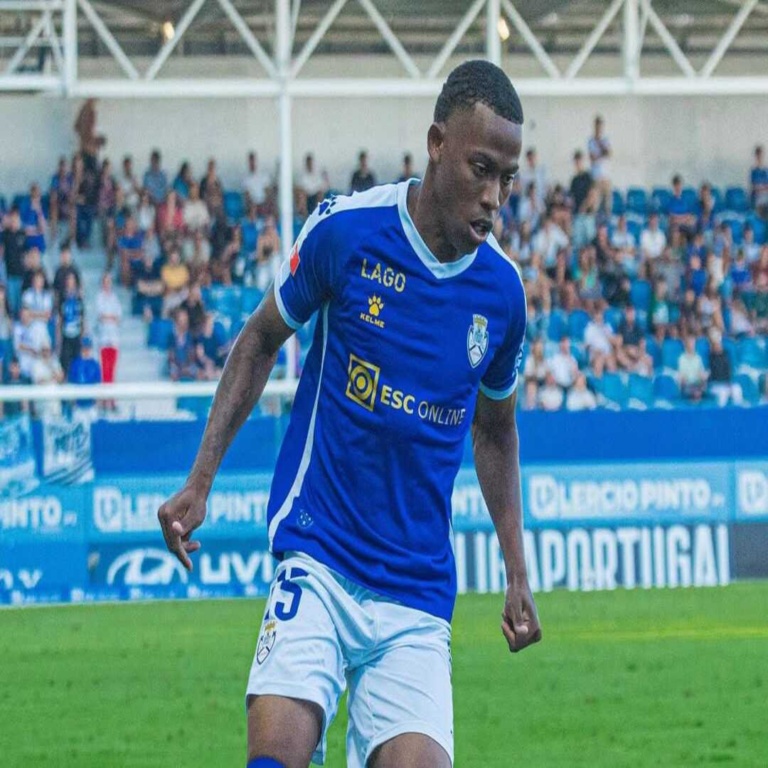 Miguel Correia concede assistência em vitória de virada do Feirense contra o rival Oliveirense, pela Liga Portugal 2