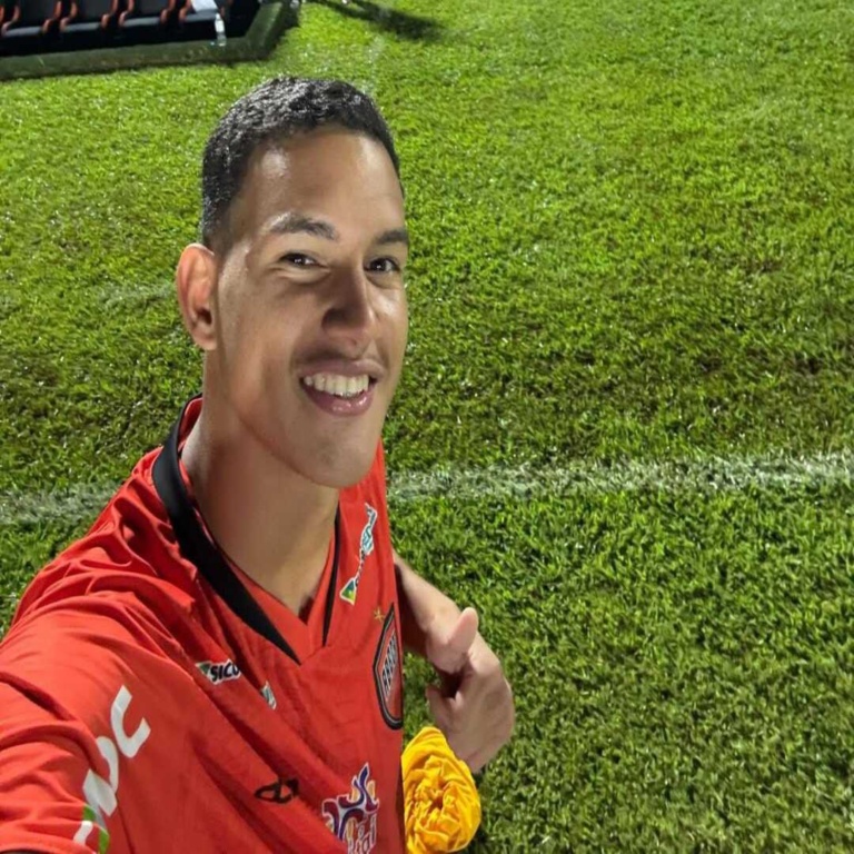 Wellington Oliveira faz desarme e realiza belo lançamento em assistência para gol do Abecat em playoff do Goianão