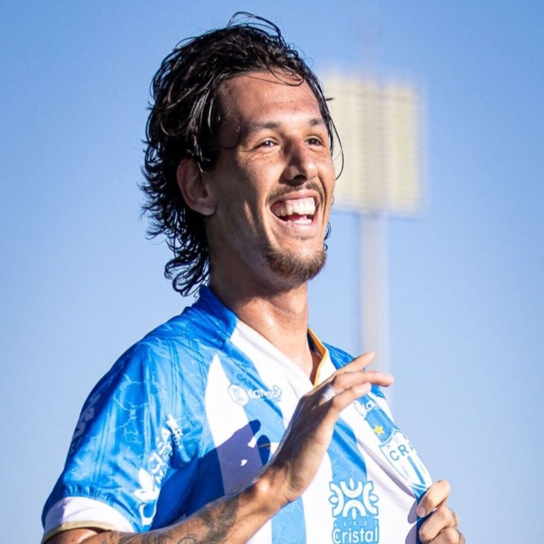 Vitor Mota marca de cabeça pelo Crac, contra a Abecat pelo Brasileirão Série D