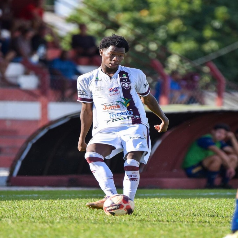 Em grande estilo, Jackson marca pelo Inhumas e chega a quatro gols no Goianão sub-20