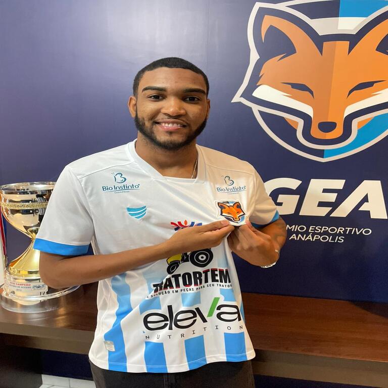 Grêmio Anápolis renova contrato com o zagueiro Deric Coelho até novembro de 2027
