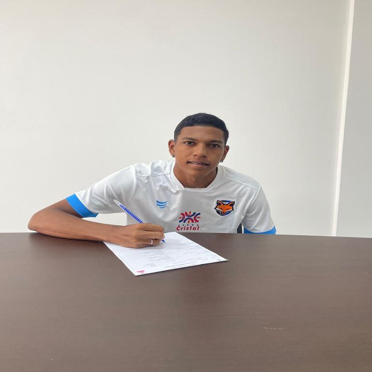 Grêmio Anápolis acerta a contratação do volante Dayvisson Santos