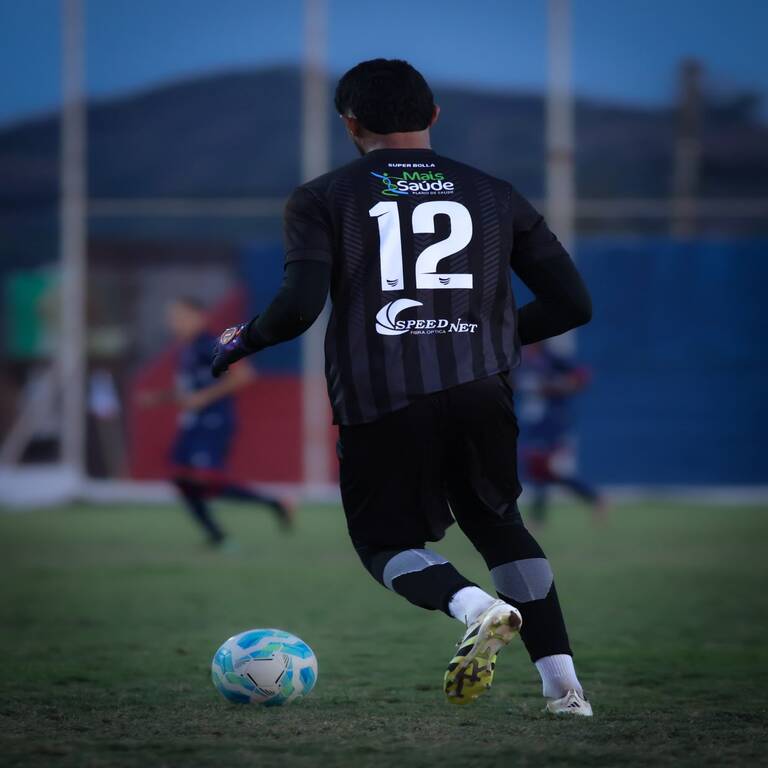 Fabrício Kerlon realiza sua estreia no profissional na carreira com o manto do GEA