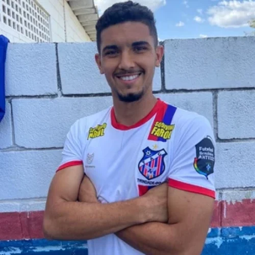 Guilherme Marques conquista o acesso com o Trindade dentro de casa