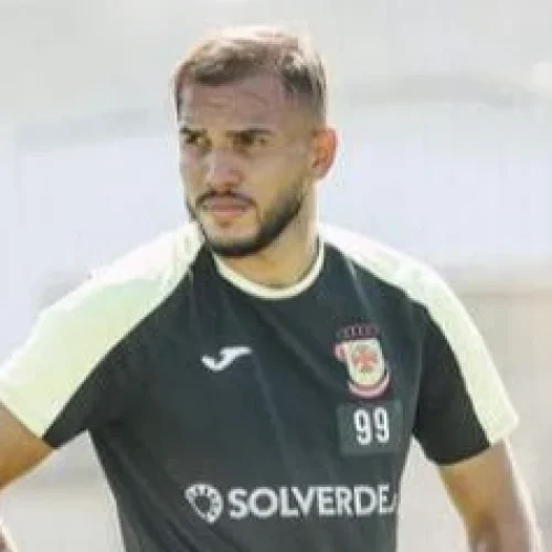 João Celeri pode ir campo nesta sexta (22), pelo Paços de Ferreira