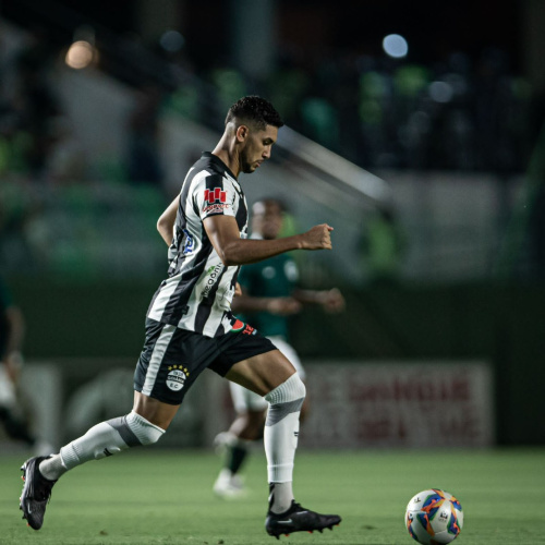 Guilherme Marques está de volta ao time titular do Goiânia após cumprir suspesão
