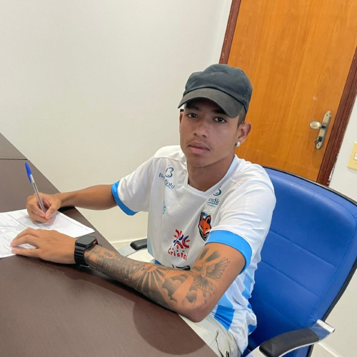 Volante Jeferson Pires renova contrato com o  Grêmio Anápolis até outubro de 2029