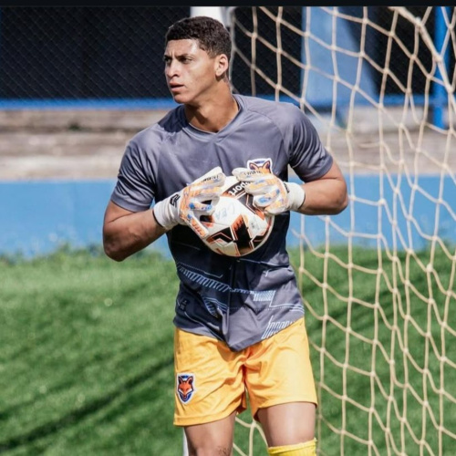 Goleiro Ryan Santos segue no Grêmio Anápolis para a temporada 2026