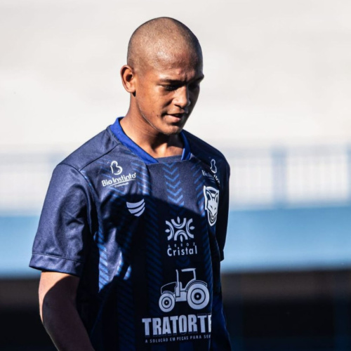 Meia Alan Guilherme assina contrato profissional com o Grêmio Anápolis